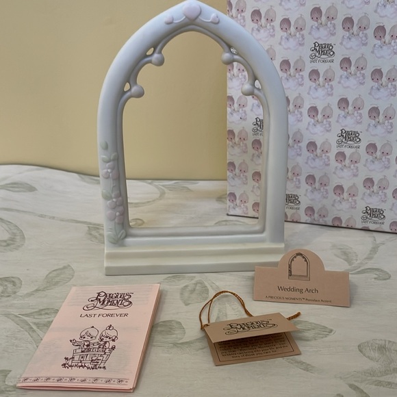 2/$15 PRECIOUS MOMENTS ARCH - Picture 1 of 12